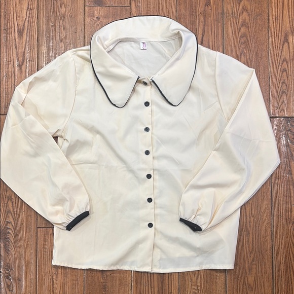 Tops - Elegant Cream Women's Jacket with Black Trim